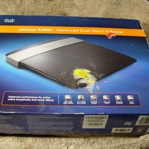 Cisco Linksys SE2500, 5-Port Gigabit Ethernet Switch | Works - Box